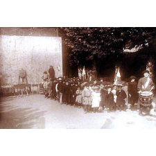 Ecoles de Mousserolles (Bayonne) et de Saint-Pierre d'Irube - Le départ pour la promenade.