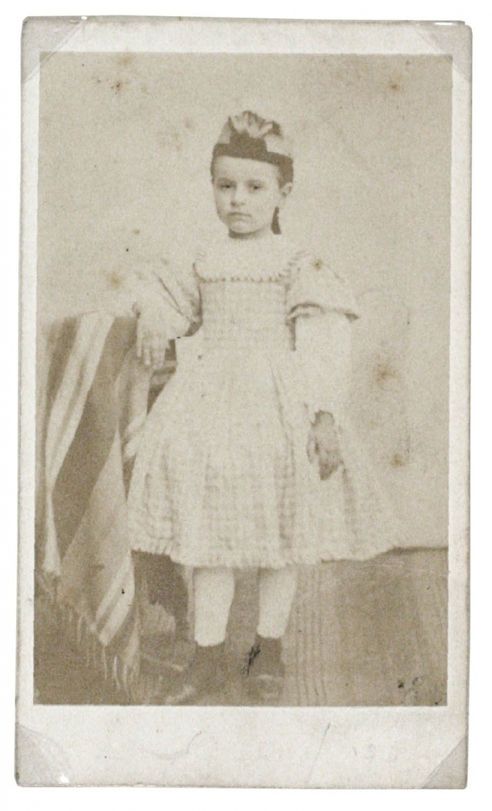Petite fille au chapeau. 