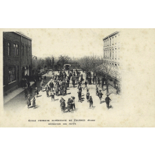 Ecole Primaire Supérieure de Fournes (Nord) - Récréation des Petits.