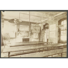 Ecole Normale d'Instituteurs de Rouen. Salle de classe.