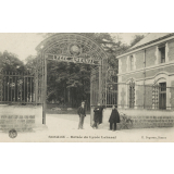 Sceaux - Entrée du Lycée Lakanal.