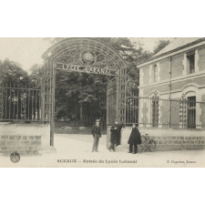 Sceaux - Entrée du Lycée Lakanal.