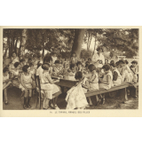 Ecole de plein air permanente - Ville de Mulhouse - Pfastatt (Haut-Rhin) - Le travail manuel des filles.