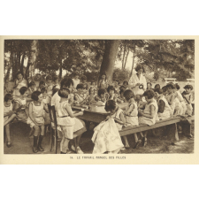 Ecole de plein air permanente - Ville de Mulhouse - Pfastatt (Haut-Rhin) - Le travail manuel des filles.