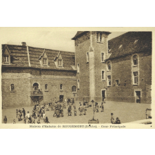 Maison d'Enfants du Château de Rougemont - Cour principale.
