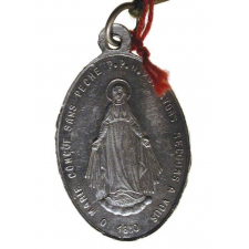 Médaille religieuse à l'effigie de la Vierge, dite médaille miraculeuse. 