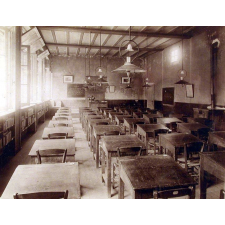 Ecole Normale d'Institutrices de Laval - Salle d'étude.