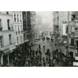 Affrontement entre CRS et manifestants. 