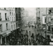 Affrontement entre CRS et manifestants.