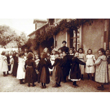 Ecole primaire supérieure de filles de Pont-à-Mousson - Classe enfantine : la ronde. 