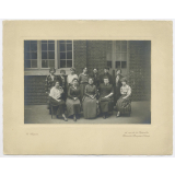 Groupe d'institutrices à Becon-les-Bruyères.