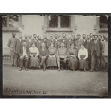 Groupe d'institutrices et d'instituteurs alsaciens, inspecteur des écoles (interprète militaire). 