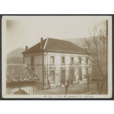 Ecole et mairie de Le Gua.
