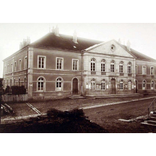 Les Façades de l'école de Noroy-le-Bourg.