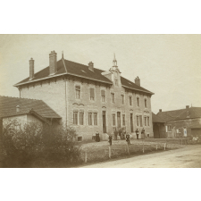 Groupe scolaire de Bantanges (1900). .