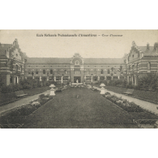 Ecole Nationale Professionnelle d'Armentières - Cour d'Honneur.