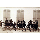 Ecoles de Mousserolles (Bayonne) et de Saint-Pierre d'Irube - Gymnastique : Boxe (attaque, coup de poing droit). 