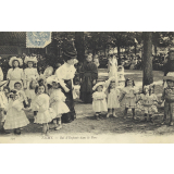 239 - Vichy - Bal d'Enfants dans le Parc.