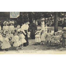 239 - Vichy - Bal d'Enfants dans le Parc.