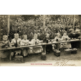 Nos petits Ecoliers - Cantine à la maternelle. 
