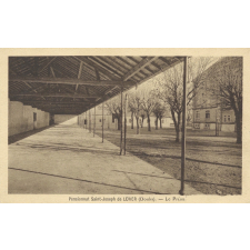 Pensionnat Saint-Joseph de Levier (Doubs) - Le Préau.