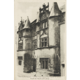 Le Poitou Pittoresque - 42 - Poitiers (Vienne) - L'Hôtel Fumé, aujourd'hui Faculté des Lettres - Façade de l'Entrée (XVe siècle).