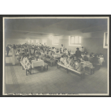 Lycée du Caire, mission laique française. Réfectoire des demi-pensionnaires.
