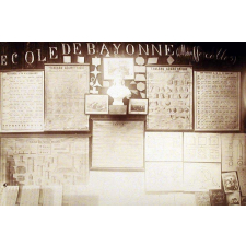 Ecole communale de Bayonne/Mousserolles - Mobilier scolaire (2ème tableau). 