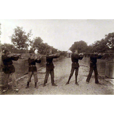 Ecole communale de Bayonne/Mousserolles - Exercices de tir (1899). 