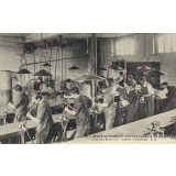 16 - Ecole Supérieure Professionnelle de Fournes, près Lille (Nord) - Atelier d'Ajustage.