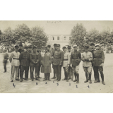 Portrait d'enseignants en uniforme militaire. 