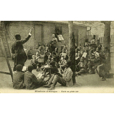 Missions d'Afrique - Ecole en plein air.