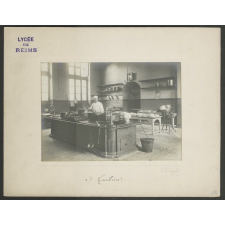 Lycée de Reims. La cuisine.