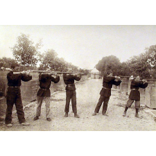 Ecole communale de Saint-Pierre-d'Irube - Exercices de tir (mai 1899). 