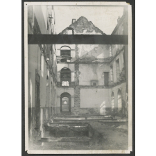 Ecole de Coutances après les bombardements en Normandie.
