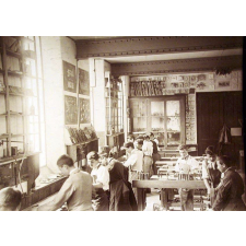 Ecole Normale d'instituteurs d'Orléans - Leçon de travail manuel, atelier du fer (1899). 