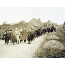 Jargeau - Route de Sandillon (Novembre 1898) - Les écoliers. 