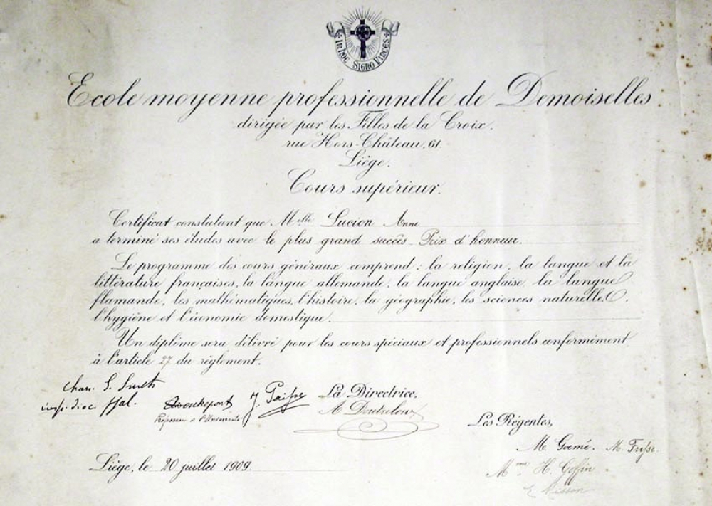 Certificat de fin d'études à l'Ecole moyenne professionnelle de Demoiselles.