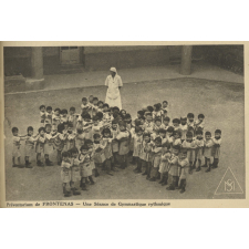 La Maison des Petits à Frontenas (Rhône) - Œuvre de plein air Les Petits de la Maternelle - Préventorium de Frontenas - Une Séance de Gymnastique rythmique.