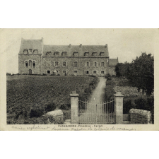 Plougasnou (Finistère) - Kerjob - Ancien Orphelinat devenu maison de colonies de vacances.