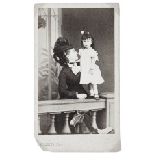 Femme et petite fille. 