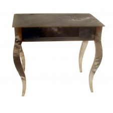 Table pour poupée. 