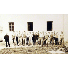 Ecole Normale d'Instituteurs de la Gironde - Elèves de la promotion 1898-1901 en leçon de gymnastique. 