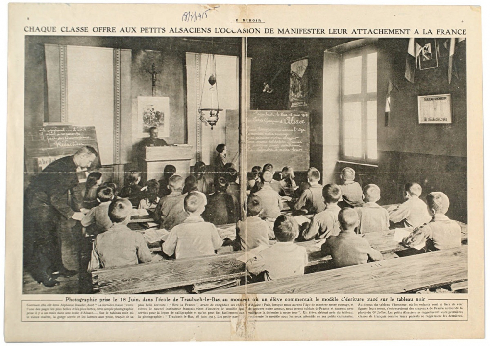 Chaque classe offre aux petits Alsaciens l'occasion de manifester leur attachement à la France.