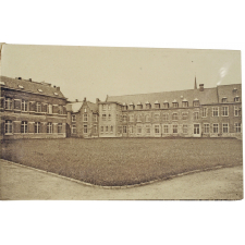 Université Catholique de Louvain - Catholic University of Louvain - Catholieke Hoogeschool van Leuven - 2e série - Ancien Collège de St. Antoine de Padoue (1610), actuellement maison d'étude des frères mineurs irlandais. Vue intérieure - Old S. Anthony of Padua College (1610), now house of study for the Irish Friars Minor - Oud St-Antonius van Padua College (1610). Thans studiehuis der Iersche Minderbroeders. Binnengezicht.