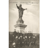 Passy-Froyennes - 48 - La statue du Sacré Coeur - Vue des cours de récréation et les plus jeunes élèves du Pensionnat.