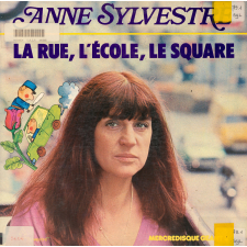 La rue, l'école, le square. .