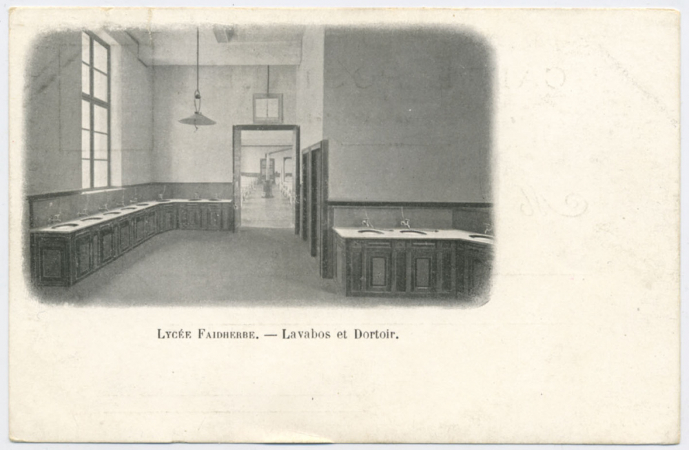 Lycée Faidherbe - Lavabos et Dortoirs.