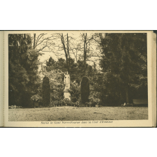 Pensionnat Notre-Dame - Mattaincourt (Vosges) - Statue de Saint Pierre-Fourier dans la Cour d'Honneur.