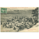 Mandres-sur-Vair (près de Contrexéville, Vosges) - La Colonie Scolaire en promenade dans les Champs.